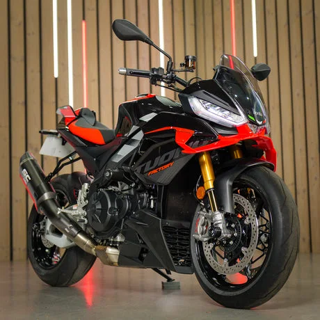 Aprillia Tuono V4 1100 - fast friday