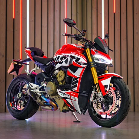 2021 Ducati Streetfighter V4s - FAST FRIDAY