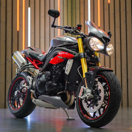TRIUMPH SPEED TRIPLE R 1050 - FAST FRIDAY