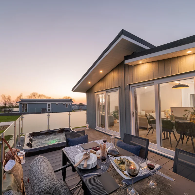 BUDE COASTAL HOT TUB HOLIDAY LODGE CORNWALL 7 NIGHTS + £500